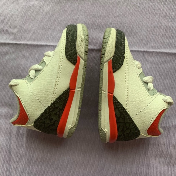 Infant Jordan Retro 3s - Picture 5 of 5